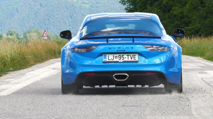 Cestni potep z novo alpine A110. Prva generacija je bila na cesti v času prve Ladove izdane plošče. | Foto: Gregor Pavšič