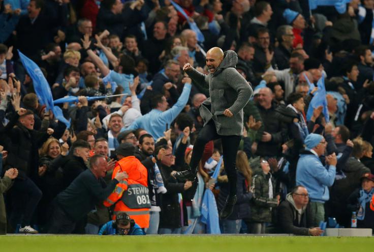 Tako si je dal Josep Guardiola duška, ko je Raheem Sterling zadel za 5:3. Oziroma ... Ko je mislil, da je zadel za 5:3. | Foto: Reuters