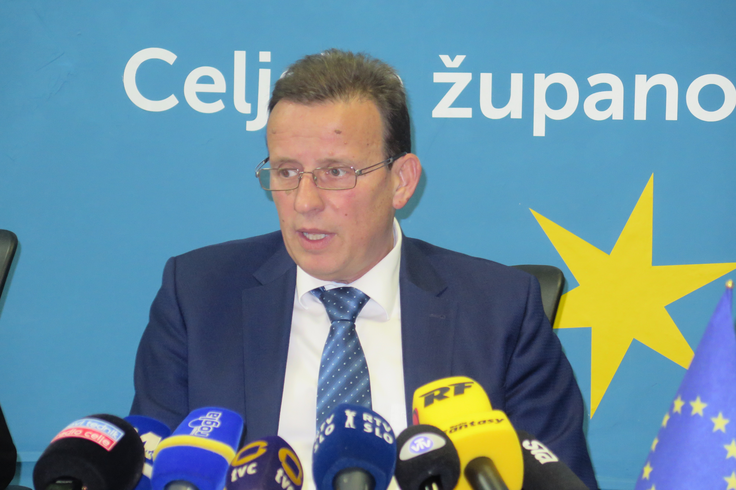 Dolgoletni celjski župan Bojan Šrot je na dobri poti do osvojitve šestega zaporednega mandata na čelu Mestne občine Celje. | Foto: STA ,