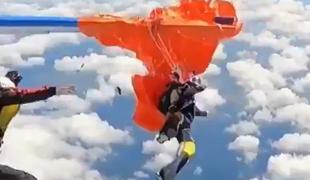 Avstralec skočil iz letala, padalo se je zataknilo za rep #video