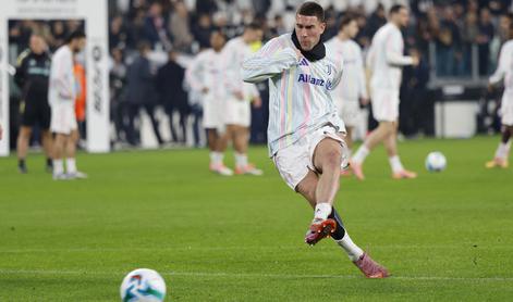 V živo: Juventus na mestnem derbiju napada tretjo zaporedno zmago, Milan lahko skoči na vrh