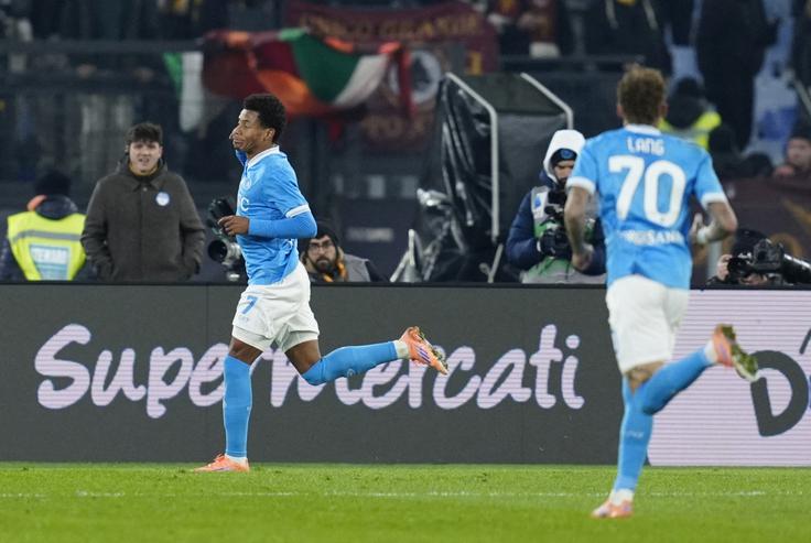 David Neres (Napoli) je v 36. minuti na Olimpicu zatresel mrežo Rome. | Foto: Reuters