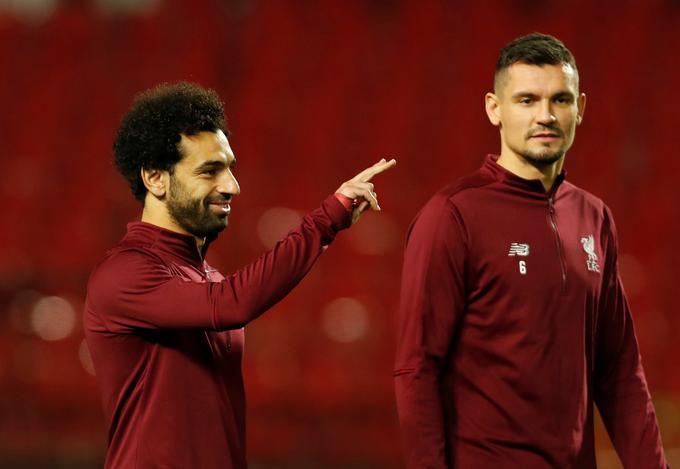 Mohamed Salah, prvi zvezdnik Liverpoola, in Dejan Lovren, hrvaški obrambni steber, na ponedeljkovem treningu v Beogradu. | Foto: Reuters
