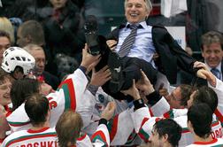 Po katastrofi z reprezentanco se vrača za krmilo dvakratnih prvakov KHL