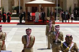 Papeža na letališču v Jordaniji sprejelo šest tisoč ljudi