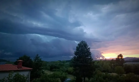 Padavine čez dan po vsej državi, ponoči brez večjih težav