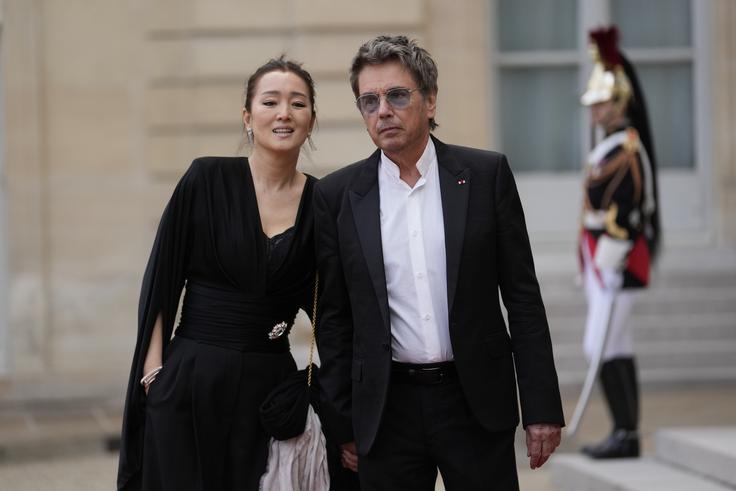 Francoski skladatelj elektronske glasbe Jean-Michel Jarre z ženo, kitajsko igralko Gong Li. | Foto: Guliverimage