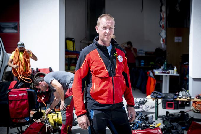 Država je gorskim reševalcem pomagala pri nakupu nadomestne opreme in vozila, pove predsednik Društva GRS Kamnik Jernej Lanišek. | Foto: Ana Kovač
