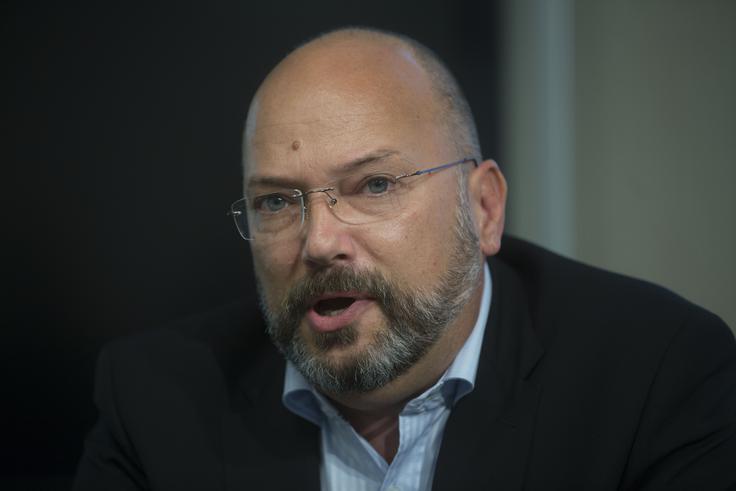 "Goljufi stavijo na nepozorne uporabnike, ki hitro nasedejo nizkim cenam in velikim obljubam," je posvaril vodja centra SI-CERT Gorazd Božič.  | Foto: Matej Leskovšek
