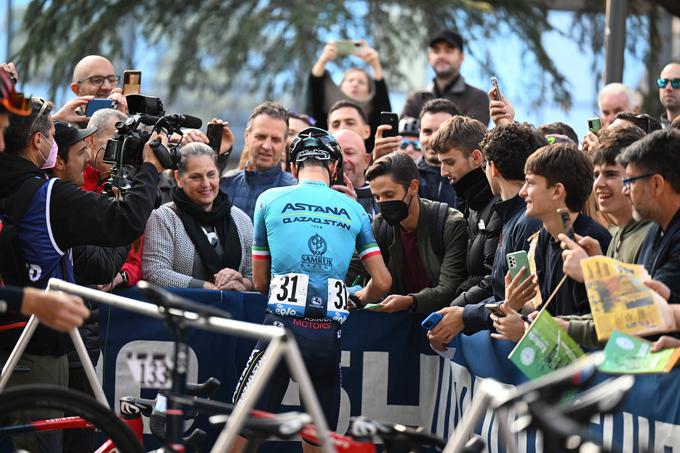 Vincenzo Nibali je bil oblegan na vsakem koraku. | Foto: Guliverimage/Vladimir Fedorenko