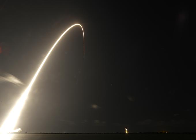 Podjetje SpaceX je prva prototipna satelita omrežja Starlink v Zemljino orbito izstrelilo februarja 2018. 24. maja 2019 so v vesolje poslali 60 testnih satelitov, prve tako imenovane operativne satelite pa novembra 2019.  | Foto: Guliverimage/Vladimir Fedorenko