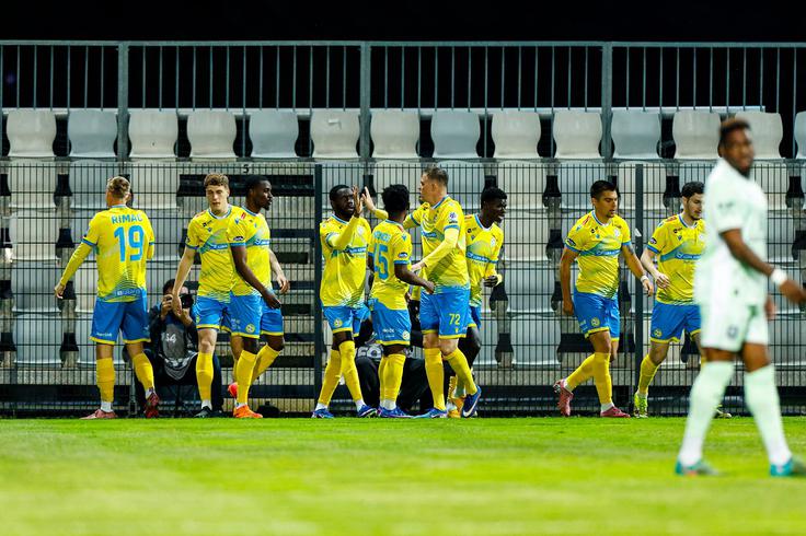 Leo Rimac je v 3. minuti povedel Koper v vodstvo z 1:0. S tem je napovedal dinamičen dvoboj, na katerem je končna odločitev o zmagovalcu padla šele v zadnjih sekundah sodnikovega podaljška. | Foto: Aleš Fevžer