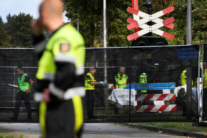 Nizozemska, železniška nesreča | Ženska je otroke prevažala na posebnem kolesu, ki ima pred krmilom prostor za prevoz tovora. | Foto Reuters