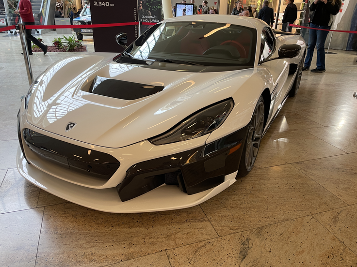 Hrvati so ob servisni coni pokazali tudi rimac nevero. | Foto: Gregor Pavšič