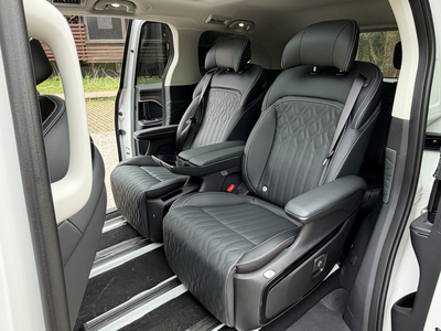 Forthing V9 - kitajski enoprostorec daljši od petih metrov, udobno se pelje šest odraslih