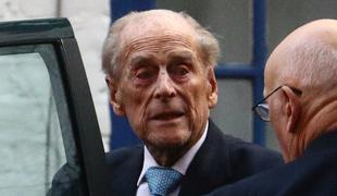 Princ Filip v bolnišnici že teden dni, Charles je od njega odšel v solzah