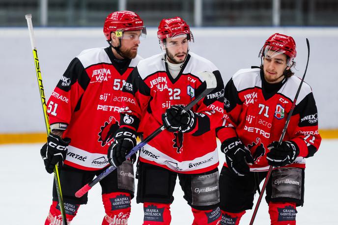 HDD Jesenice | Jeseničani so polfinale začeli v Italiji. | Foto Aleš Fevžer