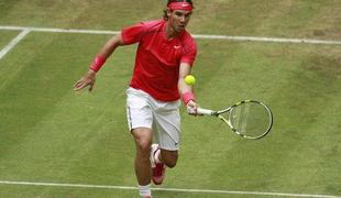 Uspešen začetek na travi za Nadala in Federerja