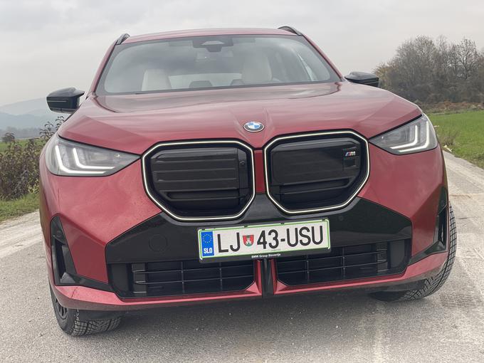 BMW X3 je z novo generacijo večji, še boljši in še posebej v nekoliko bolje opremljenih različicah (kar velja za domala vse premijske znamke) ponuja veliko udobja in (za športni terenec) zavidljivo mero vozniške dinamike. | Foto: Gregor Pavšič