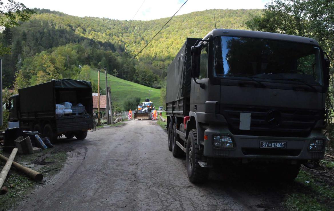 hekerski napad, slovenska vojska, vozila | Podjetje Autocommerce je eden večjih dobaviteljev vozil za ministrstvo za obrambo.  | Foto STA