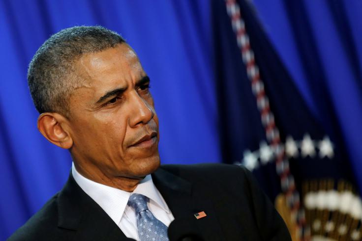 Pred obiskom predsednika ZDA Baracka Obame v Veliki Britaniji - Obama je Britance pozval, naj glasujejo za obstanek v EU - se je Johnson spraševal, zakaj so iz Ovalne pisarne v Beli hiši umaknili doprsni kip nekdanjega britanskega premierja Winstona Churchilla. "Nekateri pravijo, da je bil to simbol neodobravanja prednikov delno kenijskega predsednika do britanskega imperija, ki ga je Churchill tako vneto zagovarjal," je zapisal. | Foto: Reuters