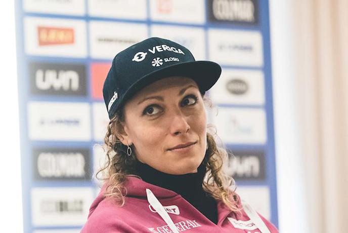 Francozinja najhitrejša, Ilka Štuhec v ozadju