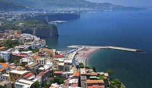 Destinacija leta je Sorrento, med slovenskimi Maribor