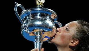 Azarenka gladko do prvega slama