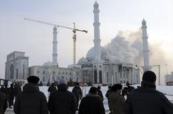 Požar v največji mošeji v osrednji Aziji zahteval življenje