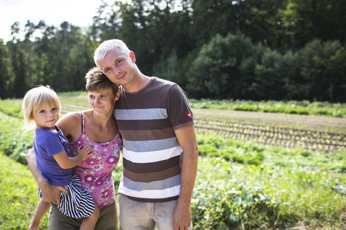 Na kmetiji ima vsak svojo vlogo. Brez pomoči celotne družine to ne bi bilo mogoče. | Foto: Bojan Puhek