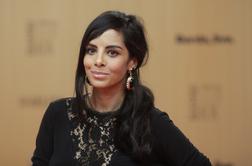 Velika afera se zapleta. Globoki ponaredki gole zvezdnice ali ne?