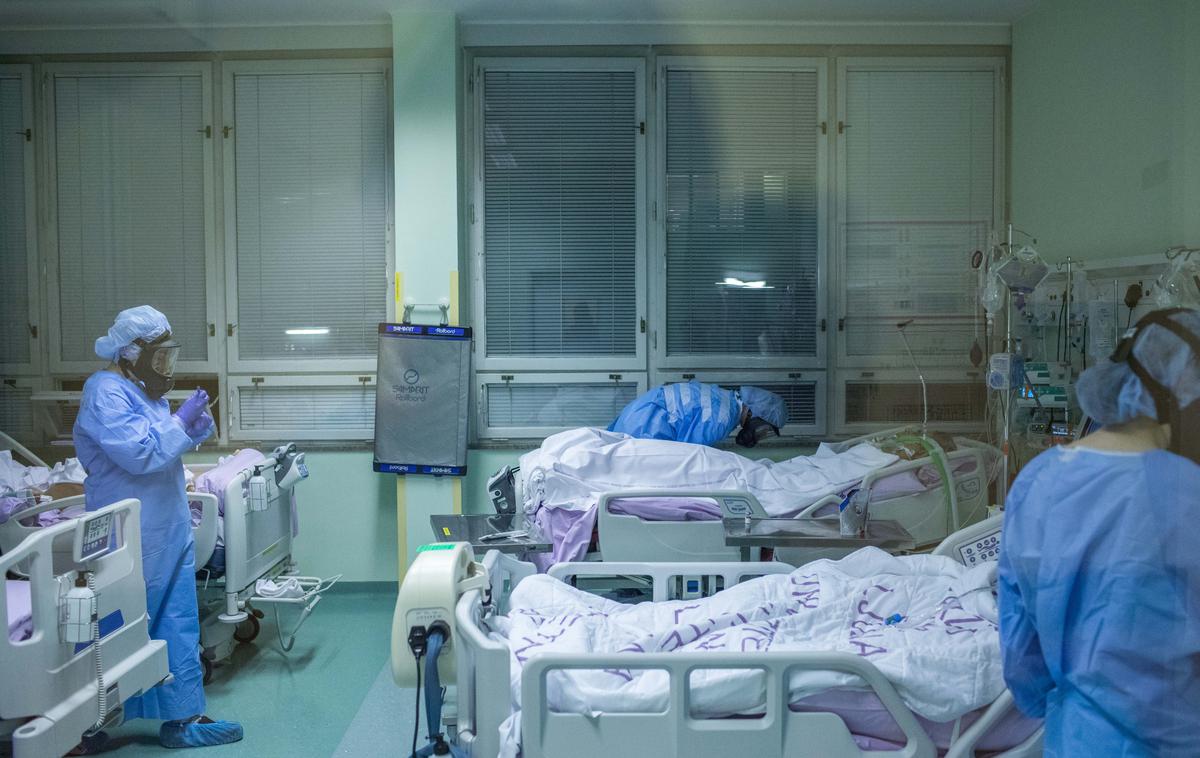 Infekcijska klinika | Aktivno okuženih je več kot 21 tisoč ljudi, kažejo podatki Sledilnika covid-19. | Foto Matej Povše/ UKC Ljubljana