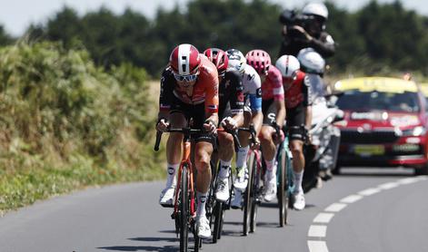 V živo: med ubežniki tudi sloviti Geraint Thomas, glavnina ostaja blizu