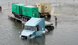 Tropska nevihta Harvey dosegla obalo Louisiane #video