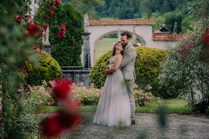 VIDEO: Spoznala sta se na ona-on.com, zdaj dahnila DA na Sanjski poroki!