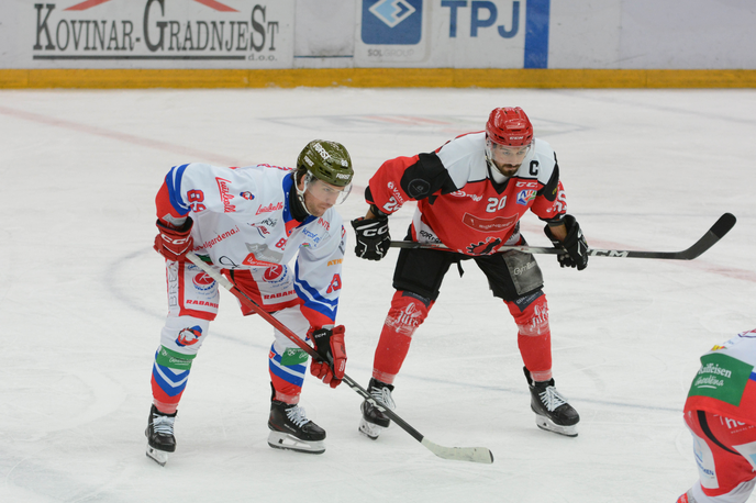 HDD Jesenice | Jeseničani so pri Vipitenu slavili po izvajanju kazenskih strelov. | Foto Matias Demšar