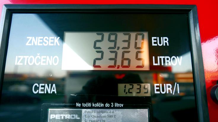 Liter 100-oktanskega goriva je danes pet centov dražji od 95-oktanskega goriva. | Foto: 