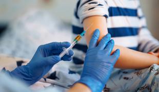 ZDA: tretji odmerek tega cepiva priporočajo najbolj ranljivim in starejšim od 65 let