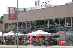 Ameriška veriga KFC v Ljubljani odprla restavracijo #video