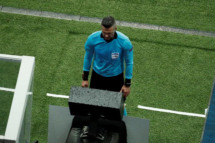 Damir Skomina | Damir Skomina je na tekmi med PSG in Manchester Unitedom uporabil VAR. | Foto Reuters