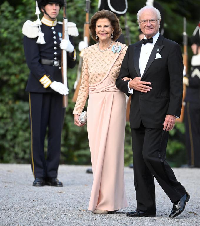 S kraljico Silvijo sta poročena že 47 let. | Foto: Reuters