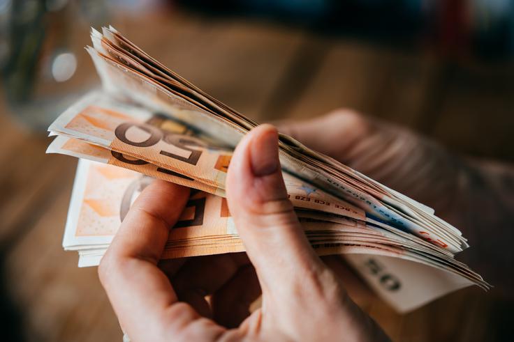 Policija opozarja na veliko število spletnih goljufij ter svetuje, da nikoli ne razkrivate osebnih, varnostnih in bančnih podatkov.  | Foto: Shutterstock
