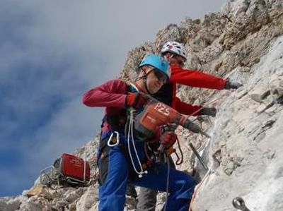 Do sobote markacisti urejajo pot s Kredarice na Triglav