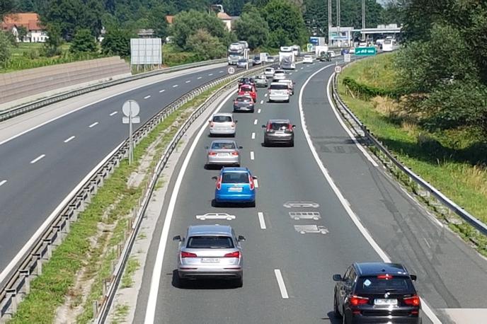 Varnostna razdalja avtocesta | Foto Gregor Pavšič