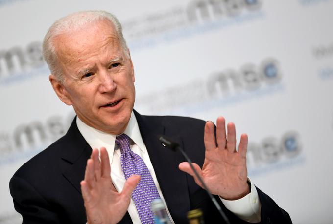 Nekdanji ameriški podpredsednik Joe Biden velja za enega od favoritov v boju za demokratsko predsedniško nominacijo. | Foto: Reuters