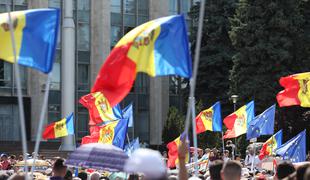 Proevropska moldavska vlada nepričakovano odstopila