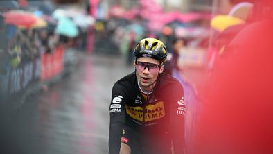 Roglič po kaotični etapi miri navijače, težave in skrbi za Evenepoela