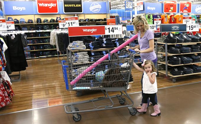 Družina obiska nakupovalnih središč ne bi smela dojemati kot prostočasne, zabavne dejavnosti. | Foto: Reuters