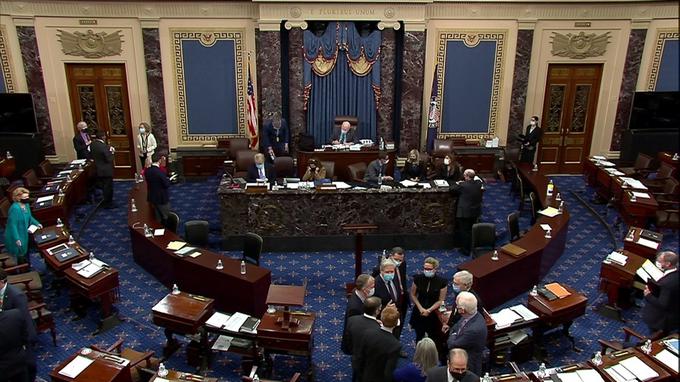 Senat je ob 50 demokratih in sedmih republikancih glasoval za obsodbo s 57 glasovi proti 43. | Foto: Reuters