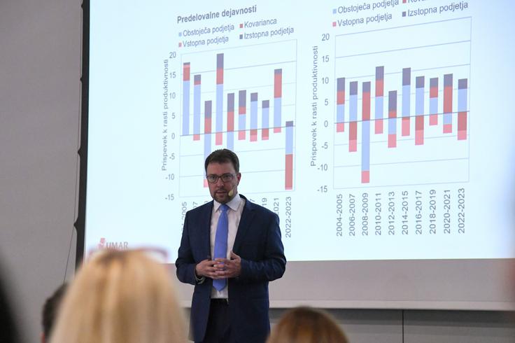 "Ni vse tako slabo, kot pogosto mislimo. Se pa marsikaj tudi manj sveti, kot bi se lahko," je bilo geslo na Umarjevem vabilu na predstavitev poročila o kakovosti življenja v Sloveniji. | Foto: 
